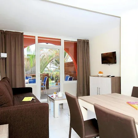 Апартаменти Tidy Near The In A Lively Seaside *