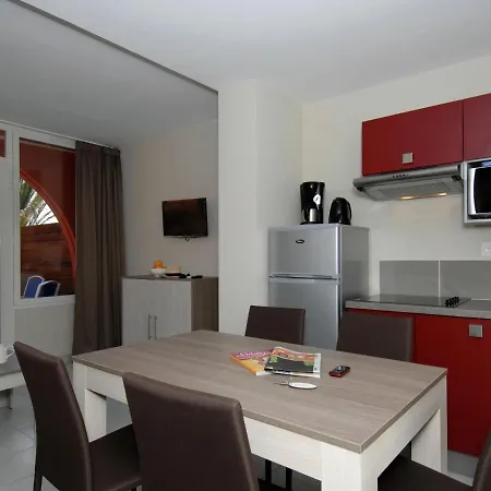 Appartement Tidy Near The In A Lively Seaside